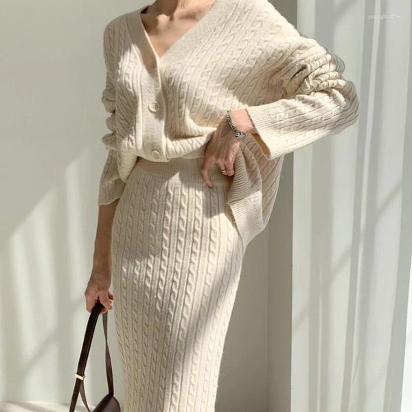 Рабочие платья 2023, осенний женский однотонный комплект, темпераментный приталенный вязаный свитер, кардиган, пальто, юбка выше колена с запахом бедра