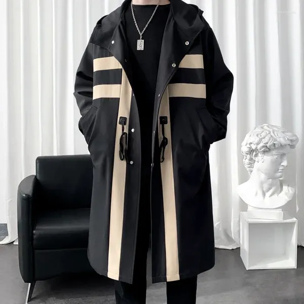 Trench da uomo Cappotto da uomo autunno Patchwork Colore Giacca a vento medio lungo Moda coreana con bottoni ricoperti Giacca con cappuccio maschile Drop