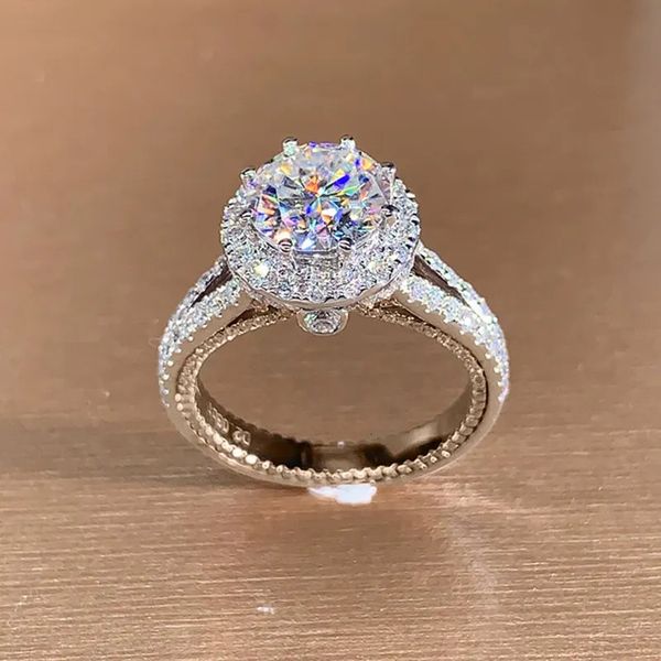 Fedi nuziali Lussuoso color argento in metallo intarsiato Boutique Anello con zirconi bianchi adatto per ricevimenti da donna ogni giorno 231201