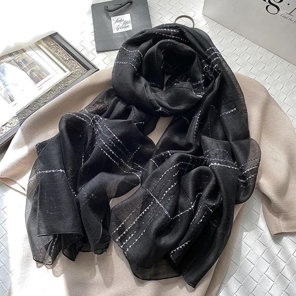 Sciarpe Sciarpa di lana di seta per le donne Nero Bianco Plaid Scialle lungo Sciarpe Moda invernale femminile Foulard puro di lusso