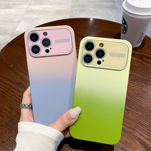 Fade Color Coque compatible avec iPhone 15, antichoc en silicone liquide dégradé coloré pour femmes et filles, grande fenêtre, coque de protection complète de l'objectif