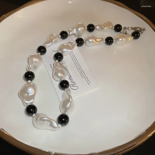 Colares Pingente Retro Preto e Branco Irregular Pérola Bola Beads Costura Colar Clavícula Cadeia Mulheres