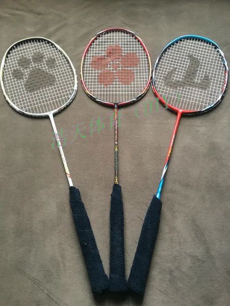 Cordas de raquetes de tênis na raquete de badminton, acessório de corda de cartão estêncil 80 modelos para escolher podem ser personalizados L2084SPE 231201