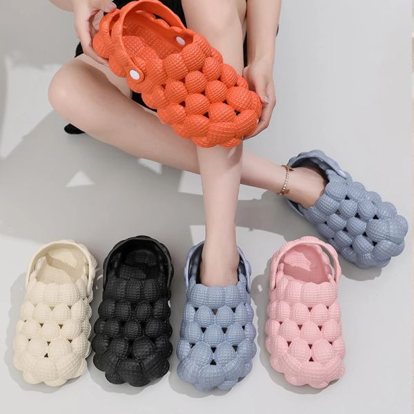 US4.5-11.5 Kadın tıkanma terlikleri 7 renk sevimli kabarcık top sandalet yaz kapalı masaj Eva slaytlar açık kapalı kapalı ayak parmağı moda plaj ayakkabıları
