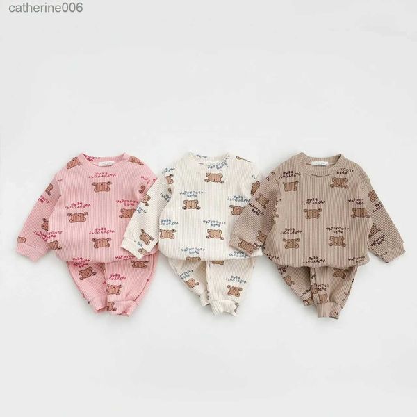 Set di abbigliamento 2023 Primavera Autunno Bambini Neonata 2 pezzi Set di vestiti Waffle Cartoon Bear Top Pantaloni Suit Neonate Pagliaccetto Ragazze del bambino OutfitL231202