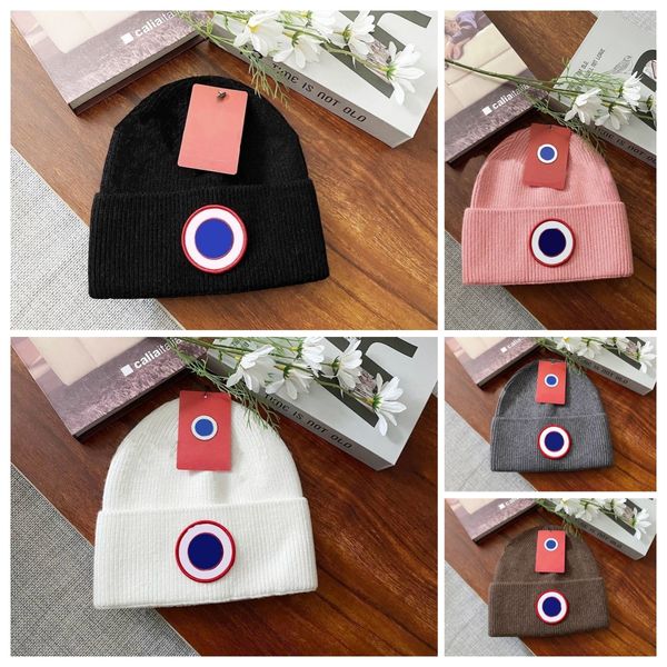 Beanies Designer Beanie Hundert Hüte für Männer Kappe Herren Designer Hüte Neue Mode Frauen Damen Warme Wintermütze Große Kunstpelz Pom Poms Bommelmütze Outdoor-Wintermütze