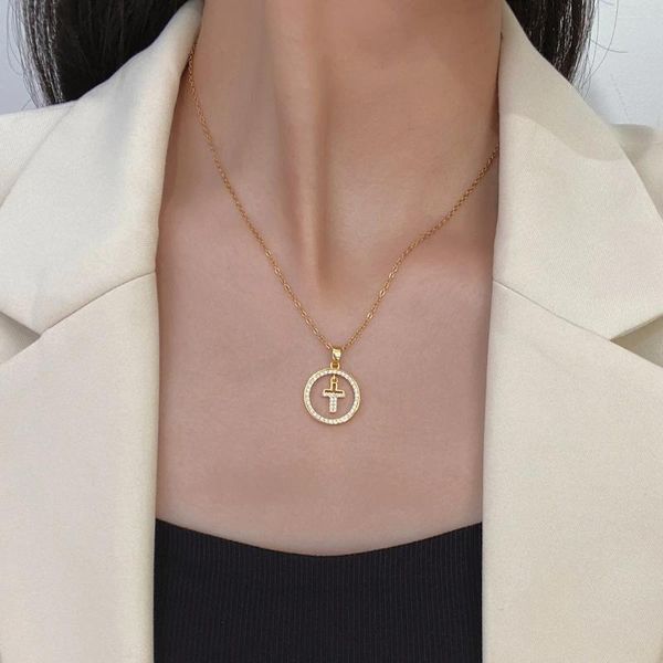 Anhänger Halsketten Hohl Runde Kreuz Schlüsselbein Für Frauen Gold Farbe Metall Weiß Zirkon Choker Party Geburtstag Sommer Hals Schmuck