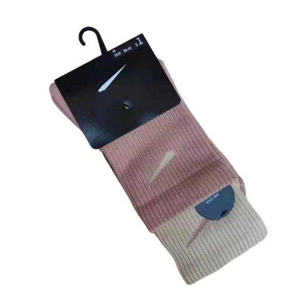 Meistverkaufte 10-Farben-Modemarke Herren-Baumwollsocken Neue schwarze lässige Herren- und Damen-Socken, weich und atmungsaktiv, Sommer- und Winter-Herrensocken v2