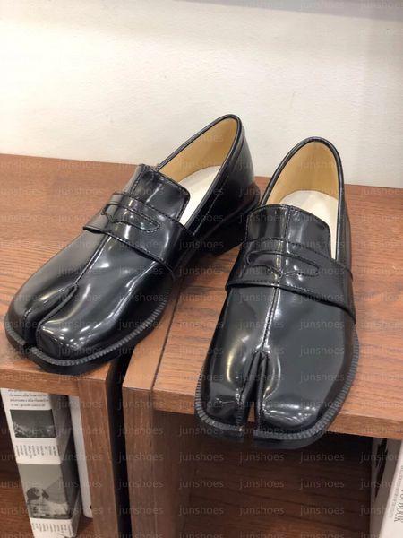 2024Mocassini Tabi da donna Designer Maison Scarpe con punta divisa moda Uomo Mocassini Tabi stringati di lusso Margiela MM6 pelle di vitello Piattaforma Piccole scarpe in pelle 60