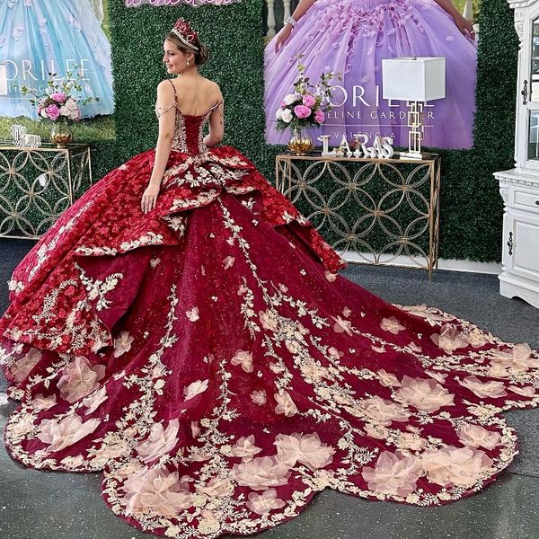 Funkelndes rotes Spaghetti-Träger-Luxus-Quinceanera-Kleid 2024 Ballkleid Charro Mexikanisches Applikationen Blumen-Perlen-Kleid Vestido de 15