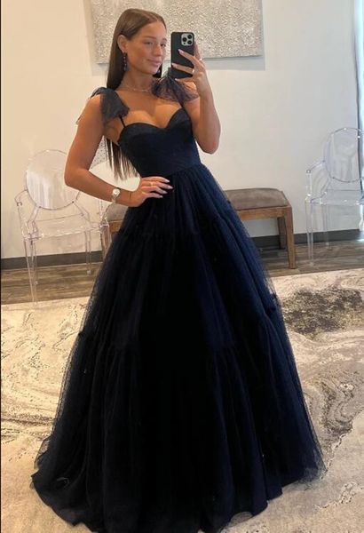 Abiti da ballo a trapezio blu navy scuro Abiti da sera lunghi in tulle punteggiato Abiti da sera con scollo a cuore e papillon Abiti da sera su misura