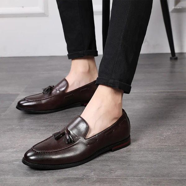 Sapatos de vestido homens britânicos preto marrom borlas deslizamento em mocassins de couro oxford casamento baile de baile calçados zapatos hombre