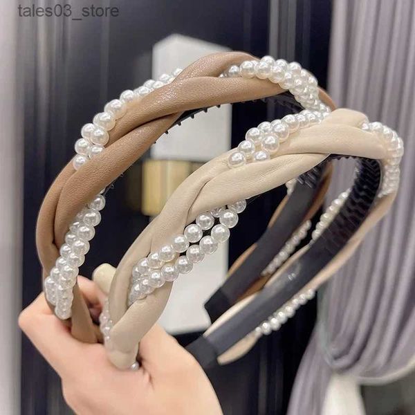 Kopfbedeckung Haarschmuck Herbst und Winter New Fried Dough Twists Braid Stirnband Kleiner Duft Leichter Luxus Leder Pearl Cross Wash Stirnband Q231204