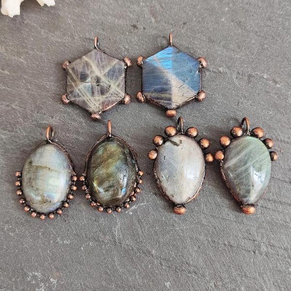 Colares Pingente Natural Labradorite Bronze Banhado Hexágono / Oval / Lágrima Equilíbrio Pedra Cristal Charme Para Colar Bohemia Jóias Maki