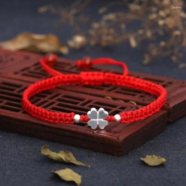 Charme Pulseiras 2023 Moda Mulheres Pulseira Corda Vermelha Tecido Lucky Clover Pulseira Handmade Étnico Buda Tibetano para Presente