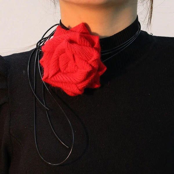 Halsband handgefertigt mit großer Blume rot Weihnachten Damen Schmuck Halsband an Halskette Wachslinie elegante Damen Y2K Accessoires 2023