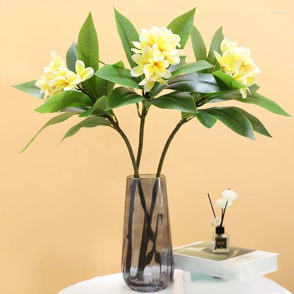 Flores decorativas agradável frangipani flor artificial com hastes longas festa em casa buquê de casamento decoração de mesa plumeria realista