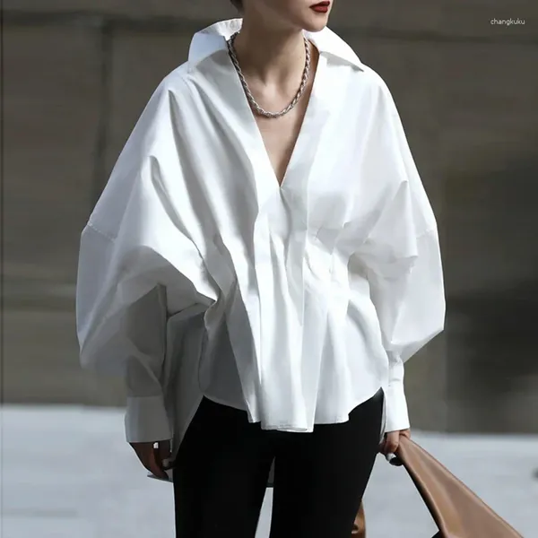 Camisetas femininas Lemongor Moda coreana mangas compridas soltas plissadas blusas brancas 2023 primavera verão com decote em v lapela gola tops para mulheres
