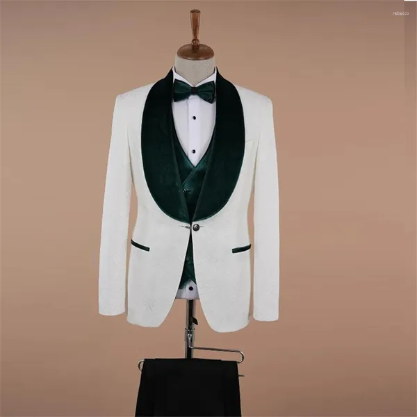 Herrenanzüge Weiße Blumenhochzeit für Männer Eleganter grüner Samtrevers Jacquard-Blazer Weste Hosen 3 Stück formelle Trauzeugen-Smokings 2024