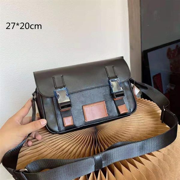 Unisex erkek messenger çantaları siyah evrak çantaları tasarımcı crossbody moda patchwork omuz çanta harfleri kasplar kapak çapraz vücut290m