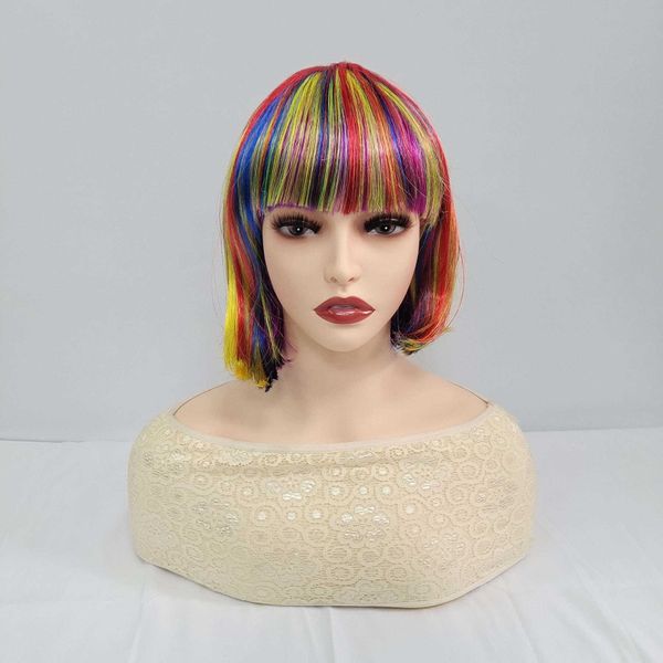 Moda feminina colorida curta peruca de cabelo reto com capa de peruca de cabeça de onda dividida