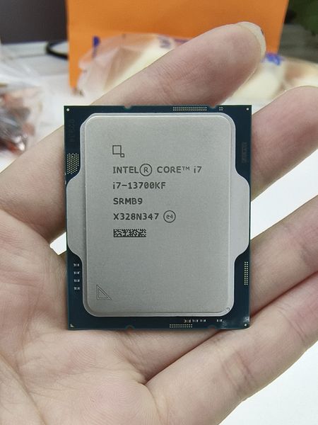 Intel/Intel i7-13700kf Yeni CPU Toplu 13 Nesil Çekirdek İşlemci 16 Çekirdekler 24 Konular