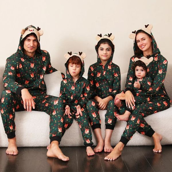 Aile Eşleşen Kıyafetler 2023 Pijamalar için Noel Tonpers Sevimli Kulak Kapşonlu Tulumlar Anne Baba Kids Xmas PJS 231204