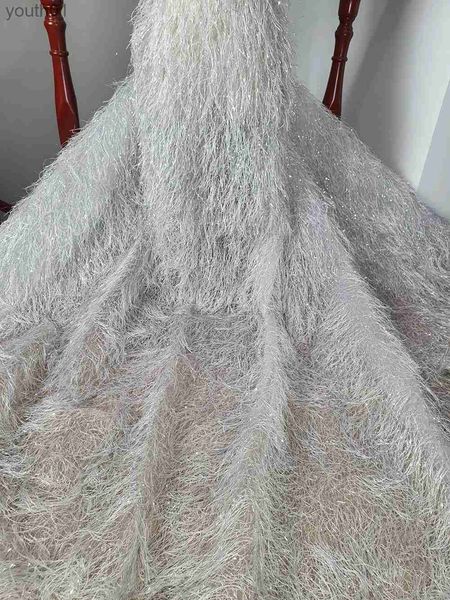 Stoff Stoff 1 Yard grau silberne Haut Designer maßgeschneiderte künstliche Feder Stoff für DIY -Kleidungsstücke Hochzeitskleider Kleidung kommt ZLN231204