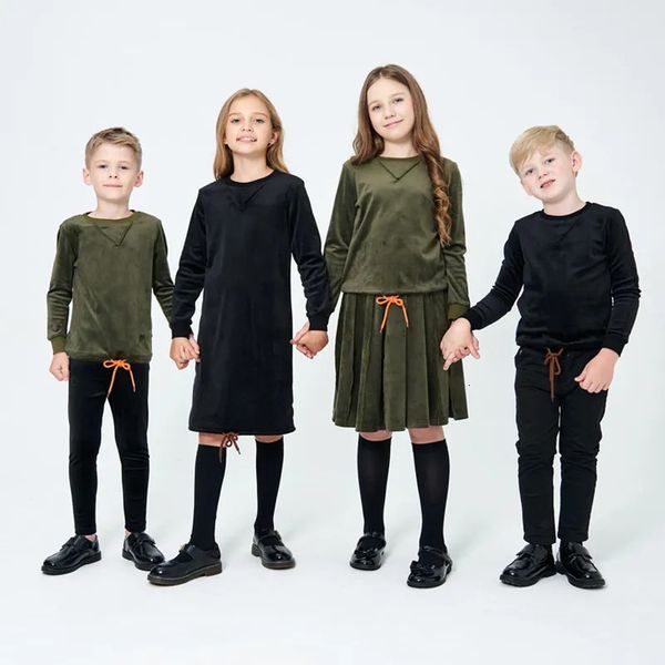 Платья для девочек AP повседневная велюровая коллекция для мальчиков и девочек, осень-зима, одинаковые комплекты для всей семьи, детская мода, велюровый комплект, верхнее платье, повседневная одежда 231204