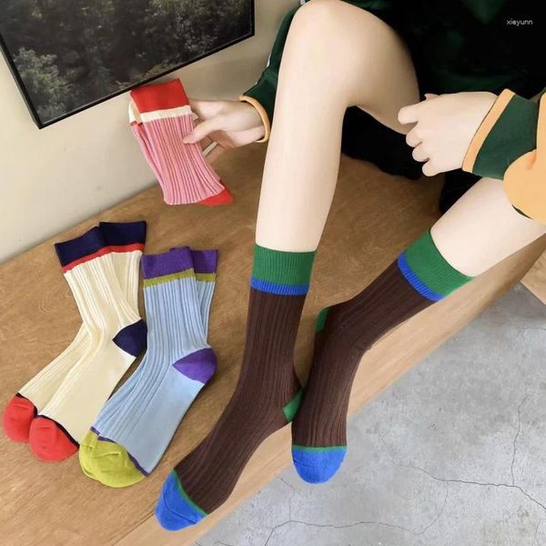 Kadın Çoraplar Modaya Modeli Kore tarzı karışık renkli retro kızlar gevşek nefes alabilen orta tüp bayan moda pamuklu çizgili