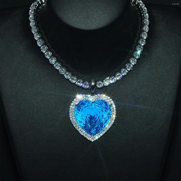 Collane con ciondolo Collana con cuore alla moda intarsiato con zirconi cubici blu AAA, gioielli estetici di lusso per fidanzamento nuziale da donna