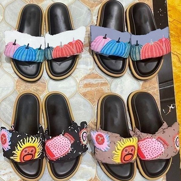 Designer YK Piscina Travesseiro Chinelos Sapatos Mulheres Conforto Plano Em Relevo Mules Plataforma Sandálias De Borracha Grossa Sapato Flip Flops Rosto Abóbora Pôr Do Sol Pri G522 #