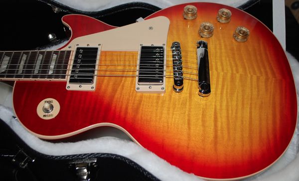 Venda quente de boa qualidade guitarra elétrica 2013 tradicional cereja Sunburst AA Flametop Mint 1 peça de volta - instrumentos musicais #00258