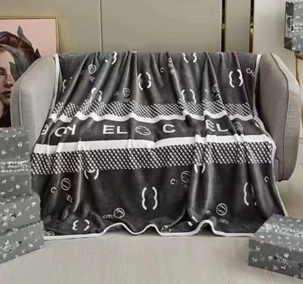 Cobertor de designer com logotipo de letra clássico Cobertor cinza Cobertor de descanso de escritório Guardanapos de viagem Cobertor de decoração de sofá Cobertor multi estilo 150 * 200 cm com caixa de presente