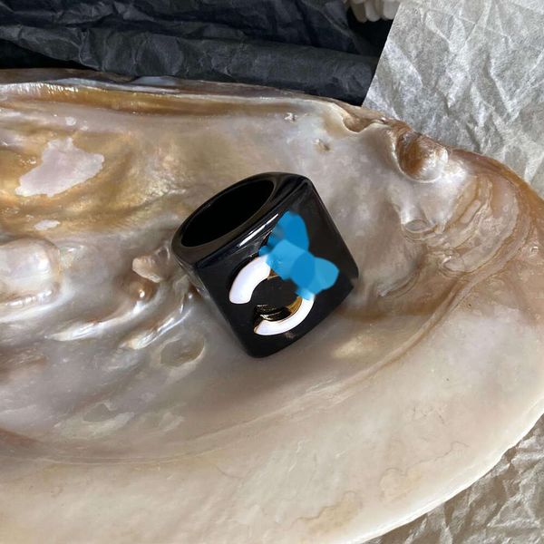 2023 Anello di marca di lusso Anello di gioielli di design affascinante Novità Stile femminile Coppia regalo Selezione Qualità San Valentino e Giorno del Ringraziamento Incontri Non tramonterà mai JZ036