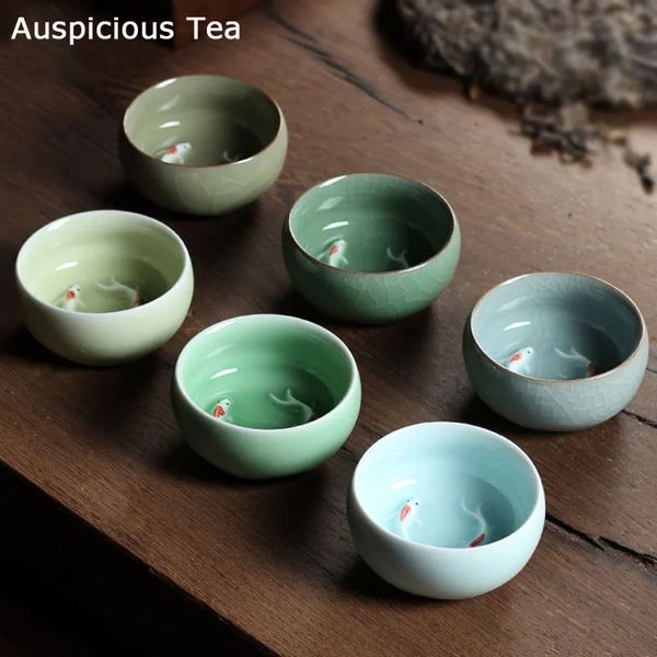 Tazze da tè 60ml Cinese Longquan Porcellana Celadon Cina Tazza da tè e piattino Ciotola da tè con pesce dorato Celadon Crackle Tazza da tè 231204