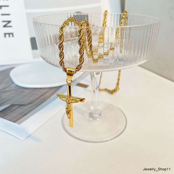 2023 neue Hip Hop HIPHOP Mode Schmuck Titan Stahl Vergoldet Katholischen Jesus Kreuz Anhänger Halskette