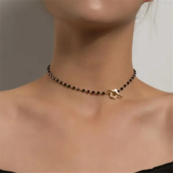 Anhänger Halsketten Europäische und amerikanische Frauen Schlüsselbein Kette Halskette Schwarze Perlen Metall Blumen Halsband Für Frauen Glamour Weiblichen Schmuck