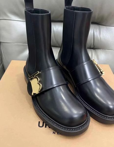 Marca de moda feminina motivo couro chelsea botas banhado a ouro thomas dedo do pé redondo tornozelo bota senhora conforto botas de motocicleta EU35-40