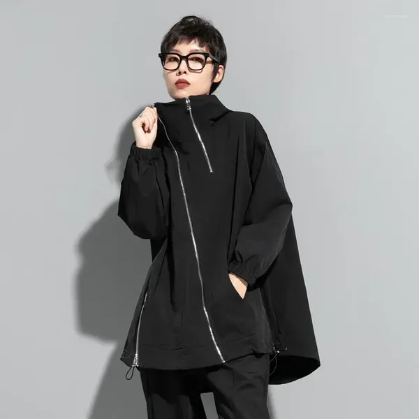 Trench da donna SuperAen Giacca a vento con cappuccio europea e americana Giacca da strada casual con cerniera diagonale Cappotto nero