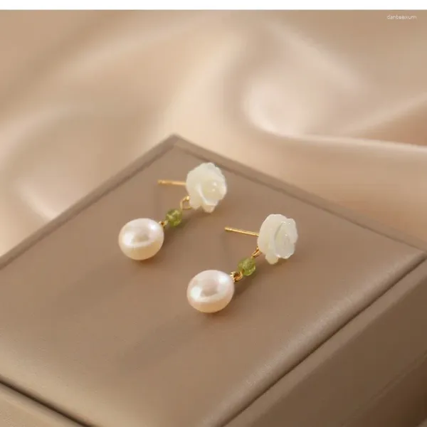 Baumelnde Ohrringe Minar Vintage Barock Süßwasserperlen Perlen für Frauen 14K vergoldetes Kupfer Weiße natürliche Muschelblüten-Ohrring