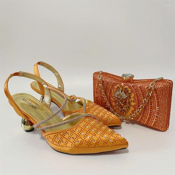Sandali 2023 Est INS Style Colore arancione Scarpe con strass con borsa Set per Lady Party Eleganti tacchi alti Nigeria Ladies F1020-2