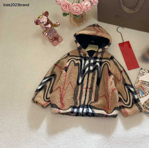Yeni Tasarımcı Bebek Ceket Kalınlaştırılmış Kuzu Yün Çocuk Palto Boyut 100-150 Yürümeye Başlayan Kış Giyim Çocuk Kapşonlu Dış Giyim Dec05