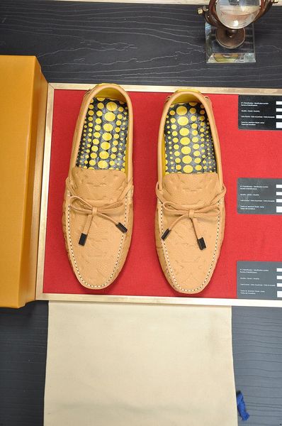 10 Model Erkekler Tasarımcı Loafers ayakkabı mokasenler deri daireler zapatos hombre somun püskül ayakkabı erkek ayakkabı chaussures İngiliz stil