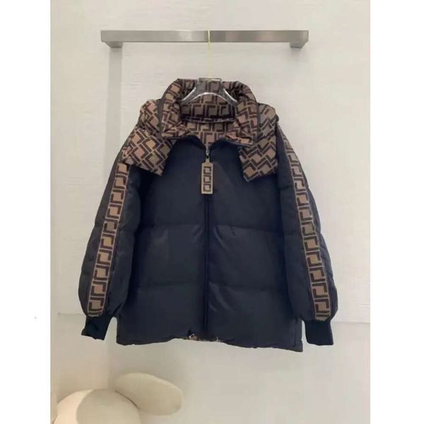 Giacche da uomo Piumini Parka Piumino nero con cappuccio moda Casual Outdoor 2023 Inverno caldo con cerniera addensata Cachi Cappotti corti firmati 6888s