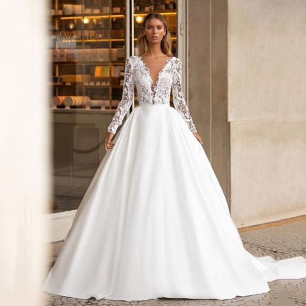 Abito da sposa a maniche lunghe con applicazioni per la sposa Attraente linea ad A in pizzo moderno con scollo a V profondo senza schienale, realizzato su misura