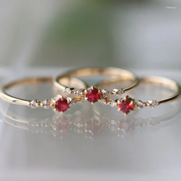 Anéis de cluster vendendo anel de rubi banhado a ouro 18k para mulheres na Europa e na América moda noivado cauda banda