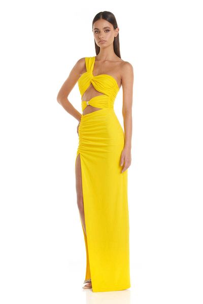 2024 vestido de moda feminina vestidos de pista francês elegante vestido de peito torcido com vestido de batalha amarelo escavado, vestido de banquete