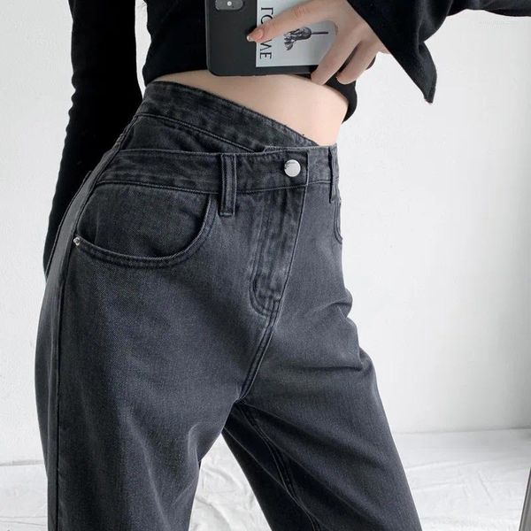 Jeans da donna a gamba larga da indossare in autunno nel design del 2023 con pantaloni larghi e dritti irregolari a vita alta