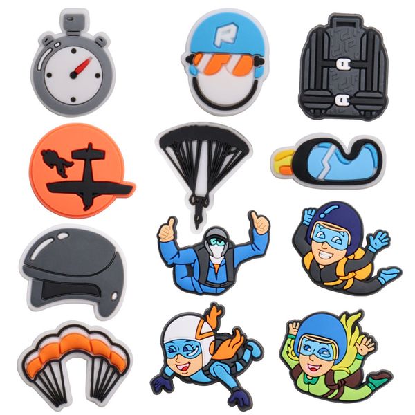 MOQ 20 Stück PVC Cartoon Pilot Fallschirm Rucksack Brille Schuhteile Zubehör Charms Dekorationen Passend für Schuhe Clog Pins Armbänder Armbänder